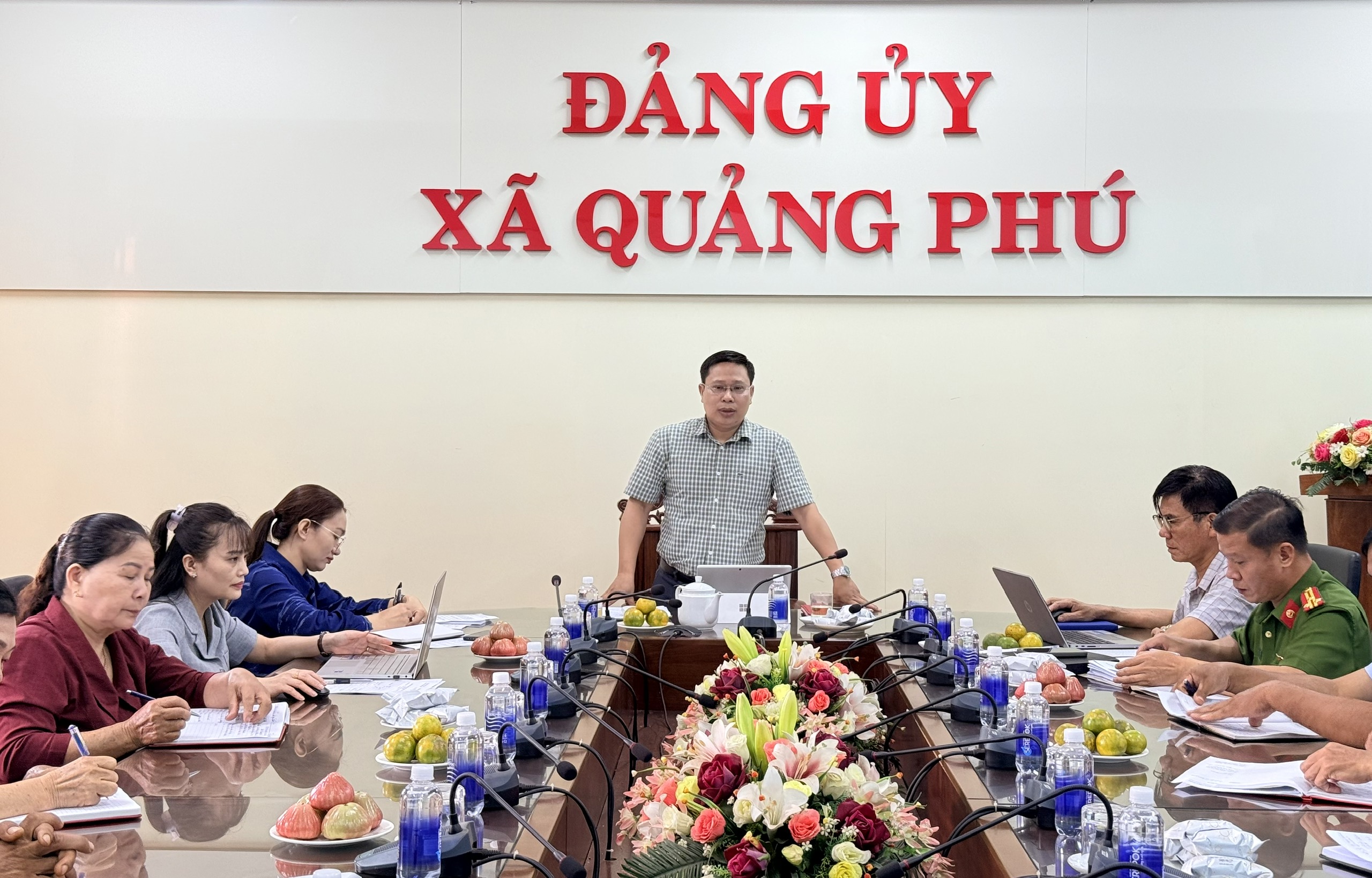 Đồng chí Vũ Hồng Nhật – Bí thư Đảng ủy phát biểu kết luận buổi làm việc